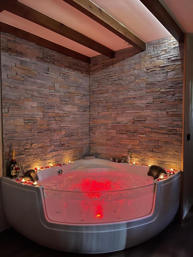 La Era De Lario Habitacion Con Jacuzzi Bagian luar foto
