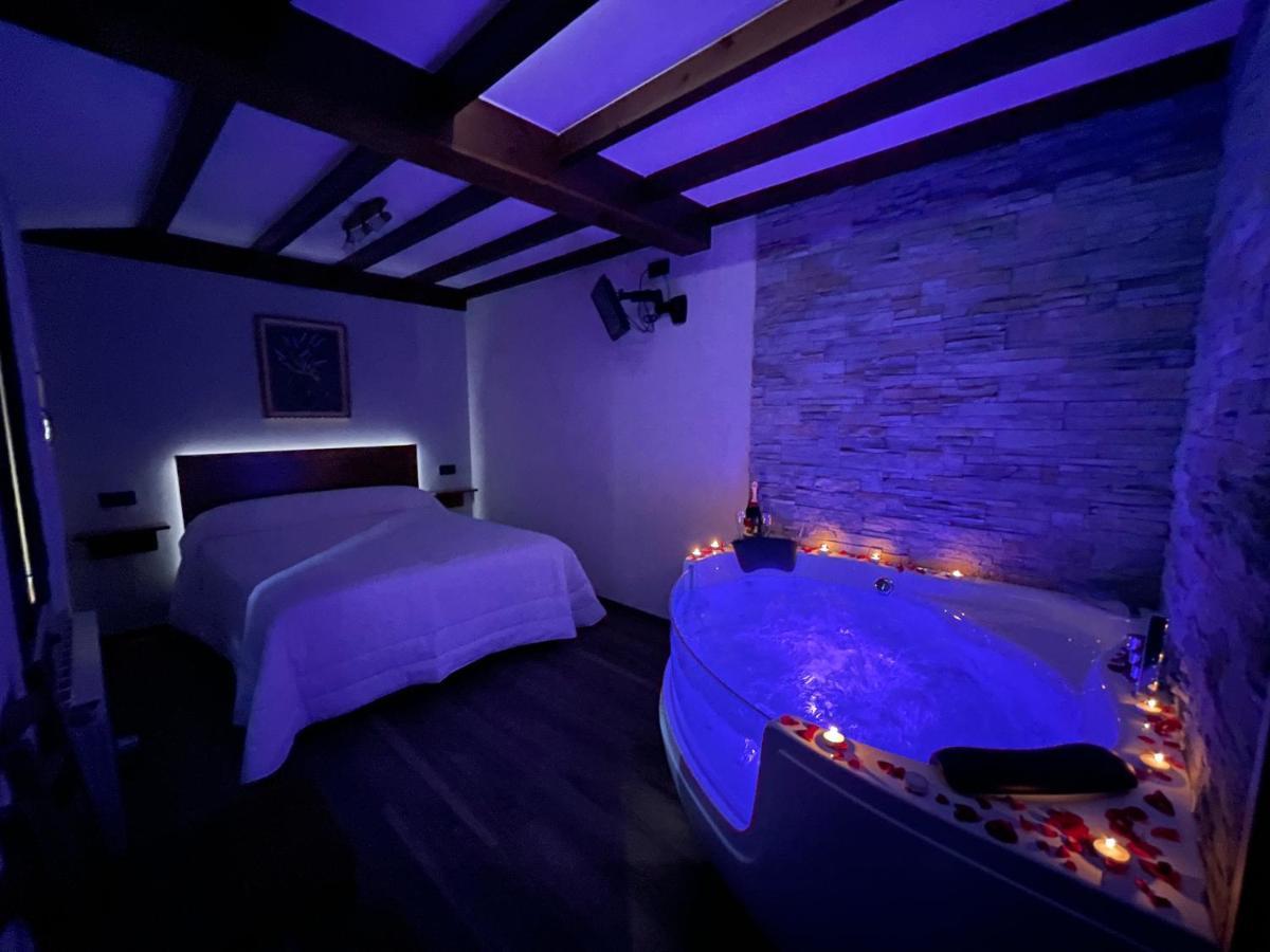 La Era De Lario Habitacion Con Jacuzzi Bagian luar foto